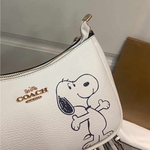 🐕🐕‍🦺🦮Coach X Peanuts Teri Shoulder Bag With Snoopy - Picture 6 of 8